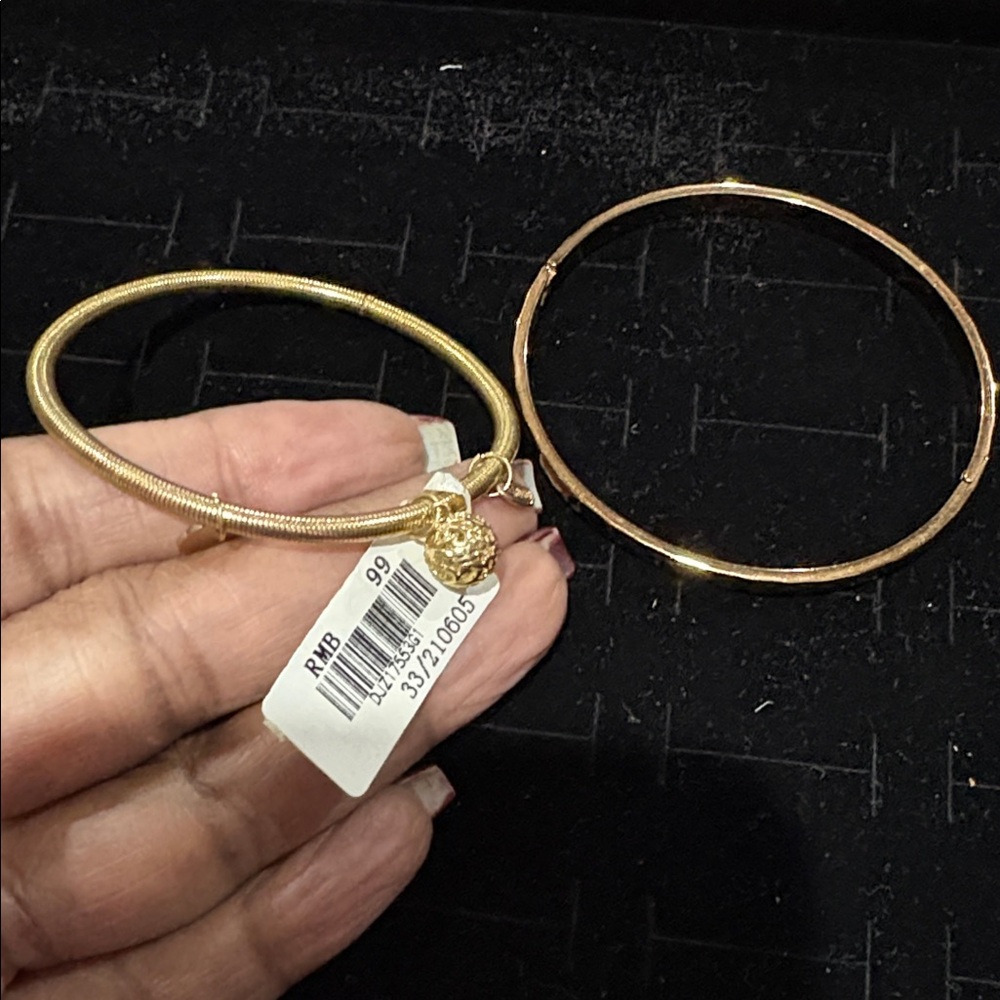 2 Bracelets